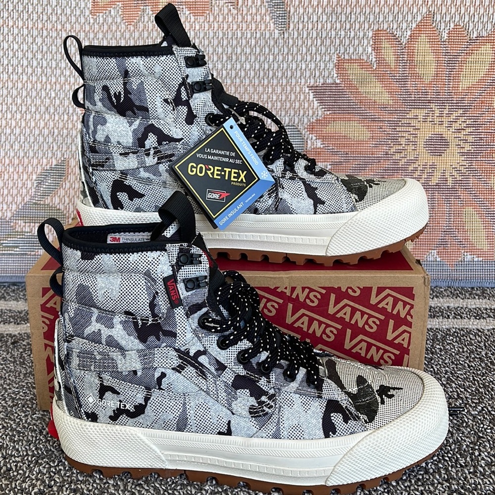 Vans WMNS Sk8-Hi Gore-Tex MTE
Arctic Camo Cloud
VN0A5111COI
Sneakers Boots